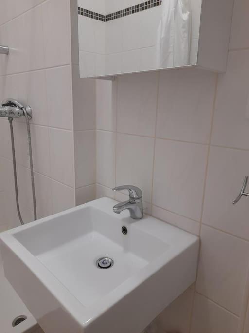 Zwei-Zimmer Wohnung In Wiesbadens Westend Экстерьер фото